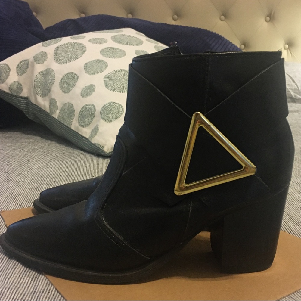 Brazilian booties 👢